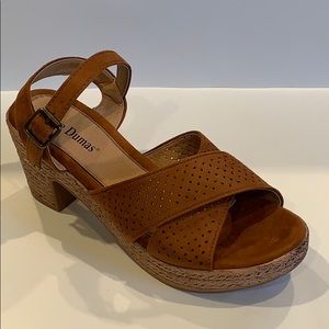 NWB Pierre Dumas Nexy Tan Platform Chunky Sandal